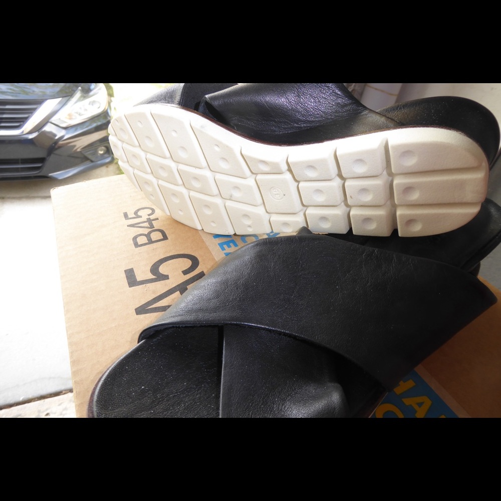 Sandals new - Picture 2 of 4